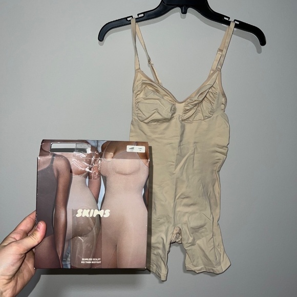 SKIMS SEAMLESS SCULPT MID THING BODYSUIT sand 3x - Picture 2 of 7
